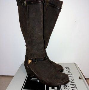 Frye Carmen inside zip brown suede boots